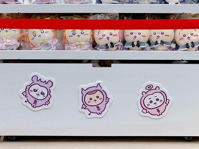 【ちいかわ てんし♡あくま@東京駅】チケット無しでもみることができる外観③こちらは赤ちゃん時代の天使と悪魔たちです♡