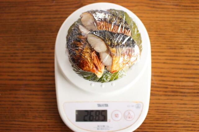 ロピア「小林さんちのおにぎり」　重さをはかってみると268グラム！