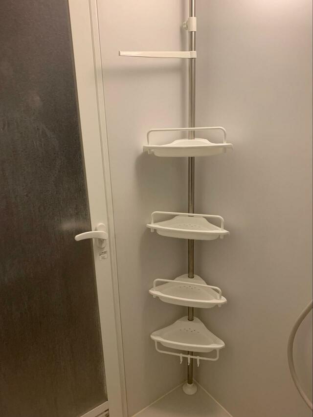 【ニトリ　ステンレスつっぱりコーナーラック4段】ラックやタオルバーの高さは変えることができます