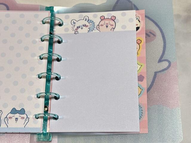 最後は人気のモモンガ＆古本屋コンビ。照れながらピースをするカニちゃんがかわいすぎ！