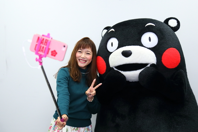 自撮り棒を全開に伸ばさないと全体が入らない。笑