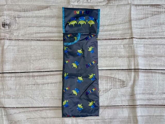 ポケットの幅に合わせて縦に折ります