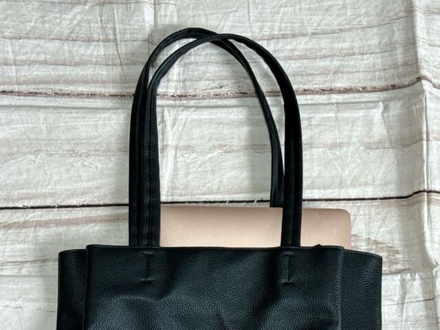 13インチのMacBook Airがラクラク収まる大きさ！