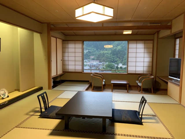 依山楼岩崎の客室