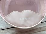 Her lip to BEAUTYらしいリップモチーフ！ブランドロゴ入りなのもうれしいポイント