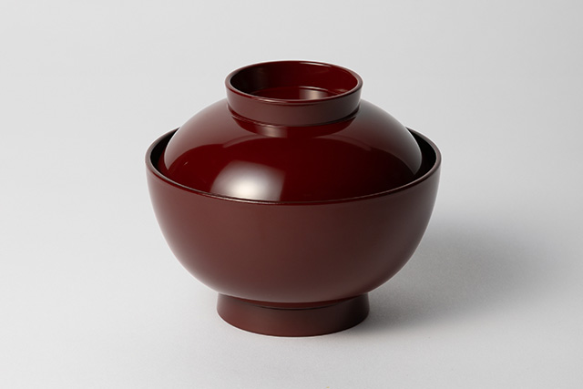 【DEAN & DELUCA】大和雑煮椀　銀朱八分ツヤ内黒（税込2,200円）／モダンながら落ち着いた印象が◎