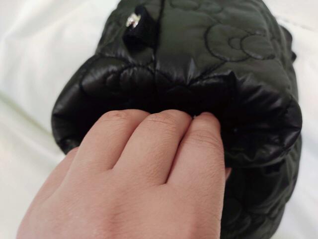 角を手で整える