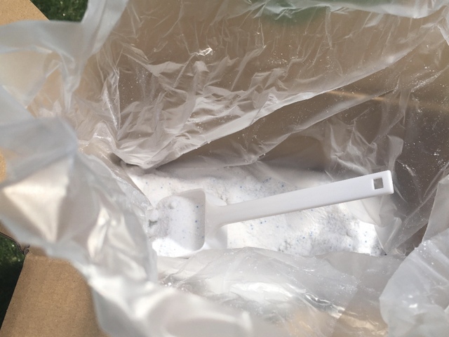 【カインズ 衣料用粉末洗剤 漂白成分・抗菌Ag配合 4kg】サラサラで水にすぐ溶けます