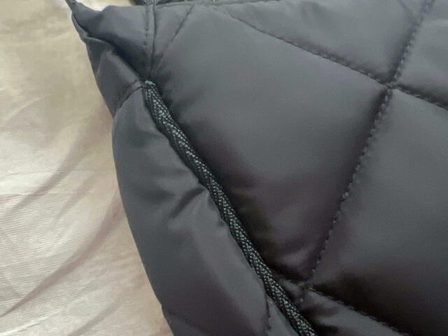 光沢感があるため、ブラックでも重くなりません♪