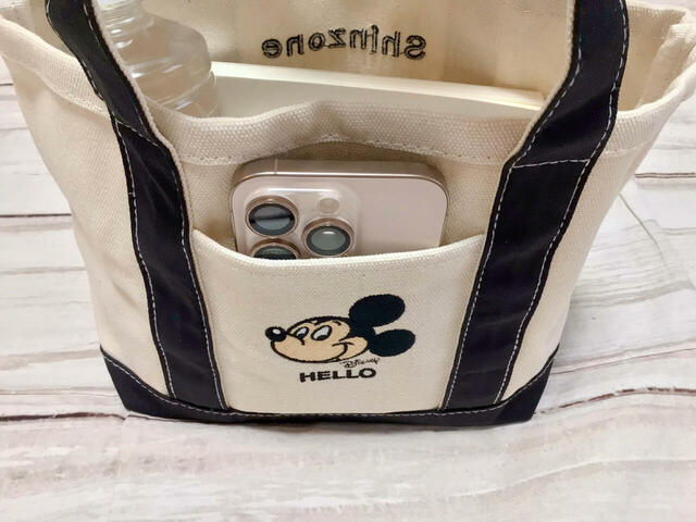 ポケットはスマホを入れるのに便利