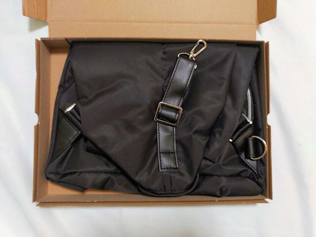 商品は、箱型パッケージにて丁寧に梱包されていて、状態とても綺麗