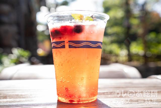 スパークリングカクテル(ストロベリーリキュール&ホイップ)780円