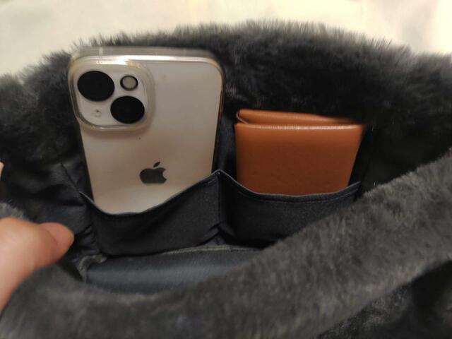 便利なポケット付き