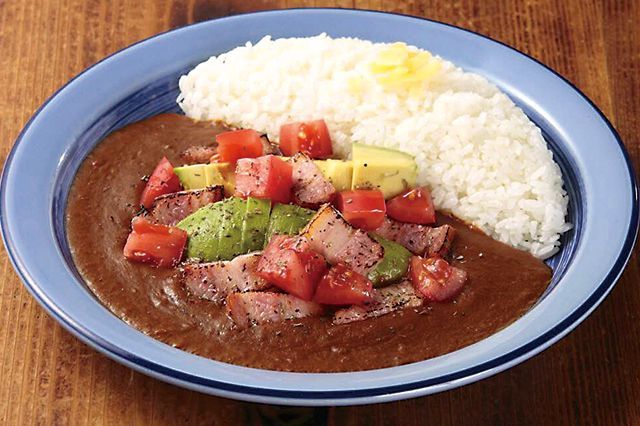 厳選カレーチェーン店／もうやんカレー　アボガドベーコントマトカレー 1400円