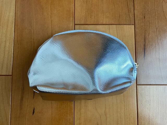 【ミートントリートポーチ(シルバー)】裏面はシンプルです