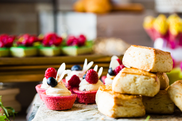 「みんなのミュシャ」スイーツビュッフェ