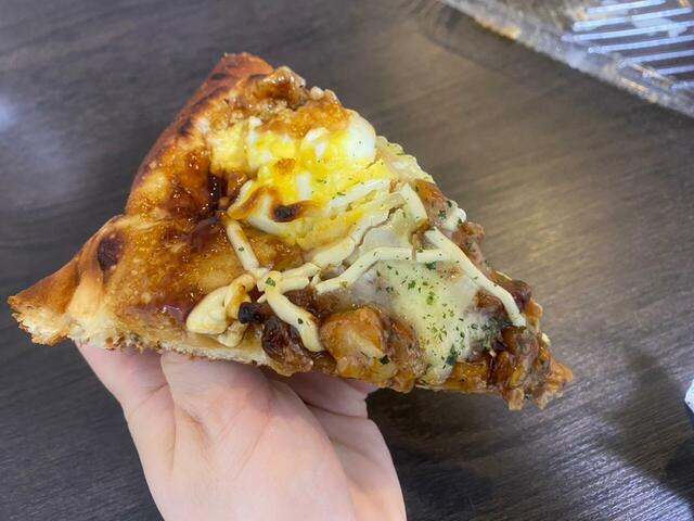 【オーケー 照り焼きチキンピザ】おやつにもぴったり