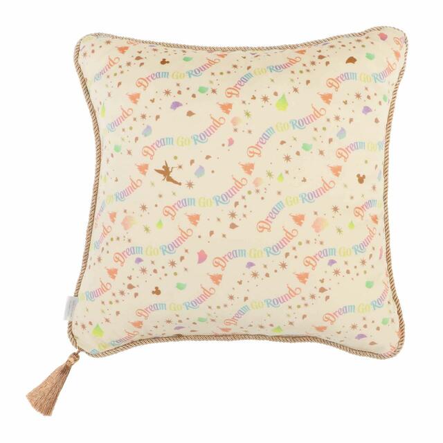 クッション 3,300円｜サイズ：縦約40×横約40×厚さ約13cm｜東京ディズニーリゾート40周年“ドリームゴーラウンド”スペシャルグッズ｜発売日：2023年4月10日（月）｜販売店舗：東京ディズニーランド「グランドエンポーリアム」、東京ディズニーシー「エンポーリオ」