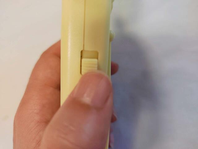 使用する時は、側面にあるスイッチをスライドすればOK