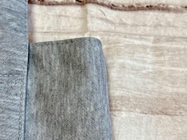 素材はポリエステル。スウェット風の生地でカジュアルな雰囲気♪