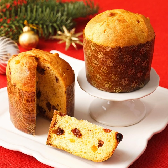 【カルディ「パオロ ラッザローニ パネトーネ／パオロ ラッザローニ パネトーネ（リモンチェッロクリーム）」各￥537】イタリア発祥の伝統的な菓子パン「パネトーネ」も2種類！