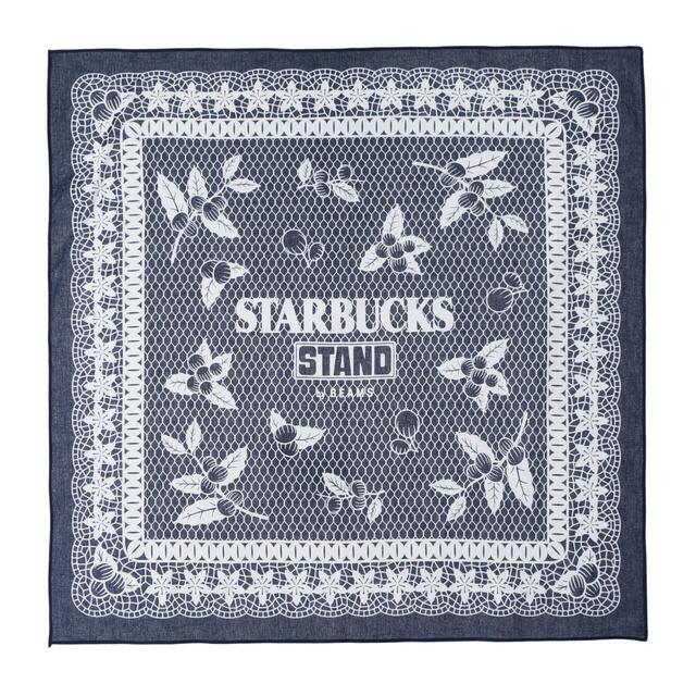 「STARBUCKS STAND by BEAMS コーヒーチェリー バンダナ(ネイビー)」<価格:2,970円(税込)>【毎日のコーヒーシーンを彩るアイテムが勢ぞろい!「STARBUCKS STAND by BEAMS」の定番コレクション『CORE Collection』に第2弾が登場!】
