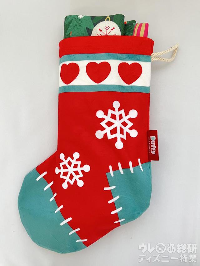 「クリスマスを楽しむグッズ」タペストリーとぬいぐるみバッジ