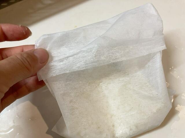 【セリア ごはんが炊ける袋】袋を閉じます