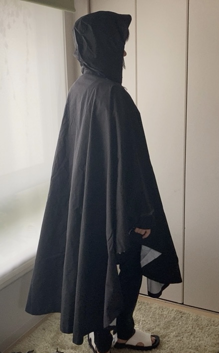 【ワークマン トラベルシェルライトレインポンチョ】全身をしっかり覆います