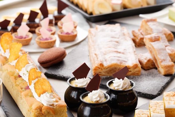 「贅沢スイーツを食べ放題で」<期間:2025年9月13日〜11月30日>【天麩羅も!飲茶も!デザートも!ホテルニューオウミのレストラン3店舗で“食べ放題の競演”「秋の収穫祭」開催!】