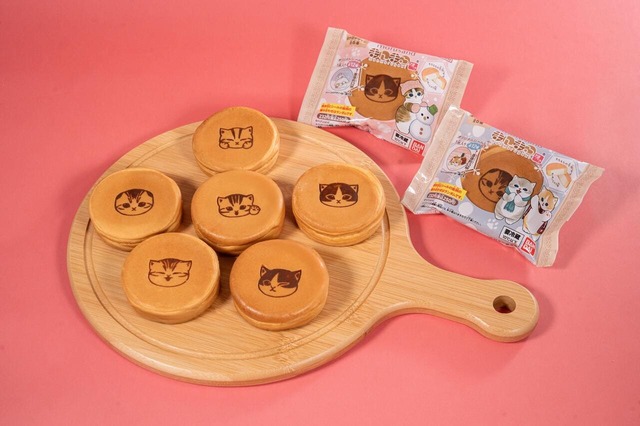 【「ファミリ〜にゃ〜ト大作戦！」mofusand　まんまる焼き 250円】焼印は全6種類、オリジナルシール1枚入り（全12種類）！