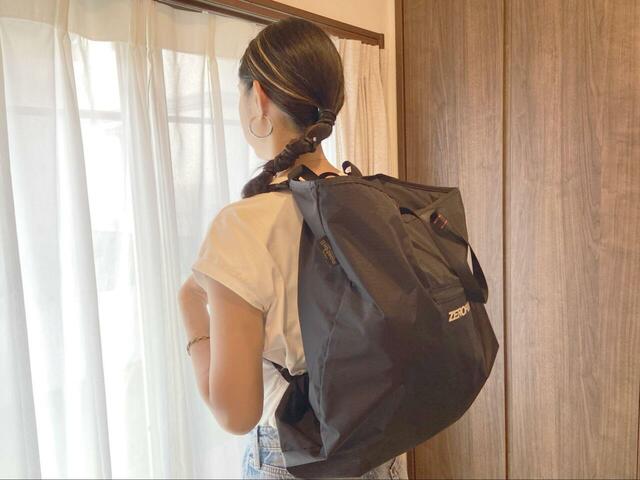 【mont-bell ギアコンテナL】実際に背負うと、やや横幅広めのリュックになります