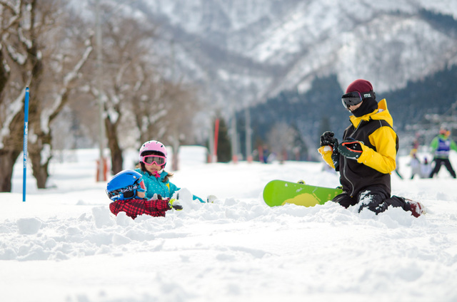 雪遊びの時間もたっぷり!｜スノーボードスクールSTEP7舞子校