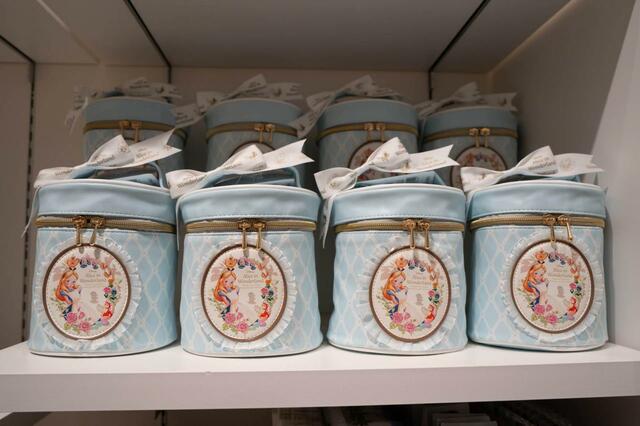 ふしぎの国のアリス バニティポーチ ALICE SWEET GARDEN 3,900円