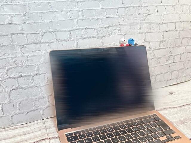 【⼀番くじ パペットスンスン】ノートPCのフチにつけてみました♪