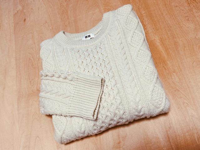 【UNIQLO（ユニクロ）】ライトウェイトローゲージアランクルーセーター／税込3,990円