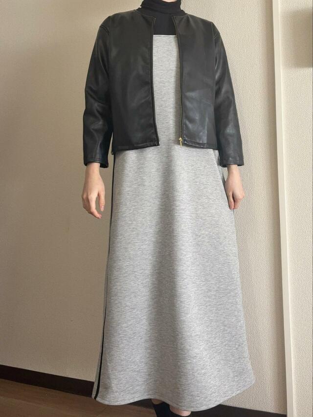 【coca ソフトスウェット サイドラインキャミワンピース】Tシャツやタンクトップ、タートルネックやアウター合わせなど幅広いコーデが可能！