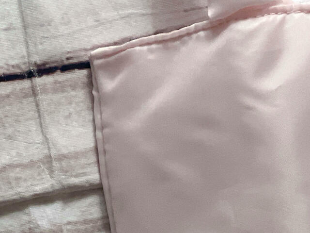 カラーはやわらかい印象のベビーピンク