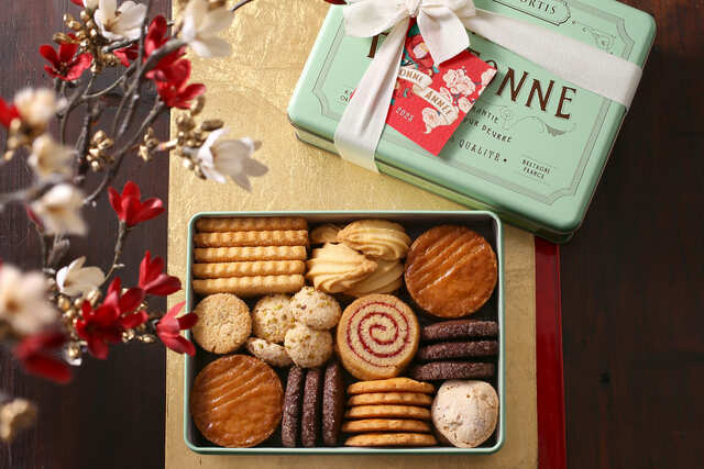 【ビスキュイテリエ ブルトンヌ】人気のギフトもお正月カード付きで登場