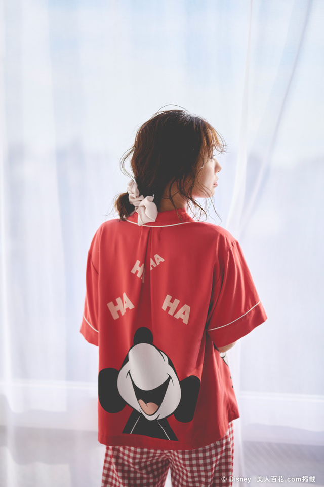 【SNIDEL HOME/MICKEY&MINNIE COLLECTION】開襟シャツ：口を大きく開けて笑うMICKEYを大胆に表現