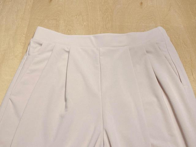 【UNIQLO（ユニクロ）】クレープジャージーテーパードパンツ（丈標準61.5〜63.5cm）／税込1,990円