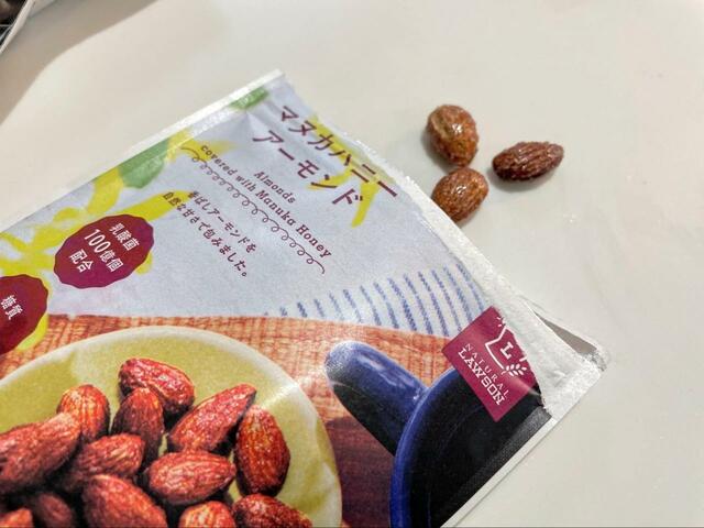 【ナチュラルローソン　マヌカハニーアーモンド　35g】乳酸菌配合で腸内環境を整える