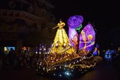 ディズニー・ペイント・ザ・ナイト・パレード｜香港ディズニーランド・リゾート