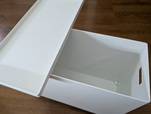 【山崎実業　蓋つき収納ボックスワゴン】こんな感じに。蓋を溝に引っ掛けて載せられるので安定感があります♪