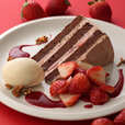 【キハチ カフェ「ストロベリーフェア」】「苺のショコラショートケーキ バニラアイス添え」1,430円　販売期間：2月13日（木）～3月17日（月）