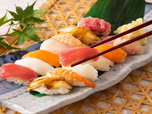 「握り寿司」<料金:大人:2,419円(税込)65歳以上:2,199円(税込)小学生:1,429円(税込)>【デザートは3段重ねのティースタンド“スイーツプレート”!充実の食べ放題『スイーツ満喫コース』が凄すぎる!】
