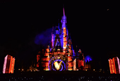 ０３：「ワンス・アポン・ア・タイム」夜のシンデレラ城が巨大な絵本に！ ©Disney