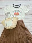 【UNIQLO（ユニクロ）ラブ サンシャイン＆ピーナッツ UT グラフィックTシャツ】ふんわりしたスカートを合わせると大人ガーリーに♡