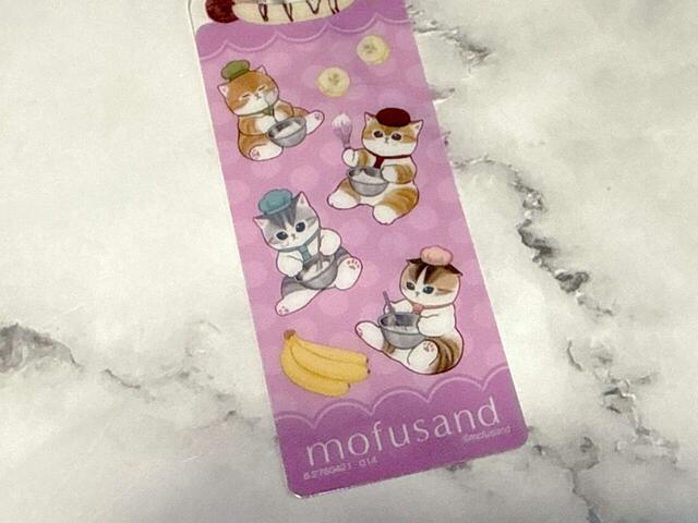 バナナスプリットを作るにゃんこたち。かわいすぎる〜！