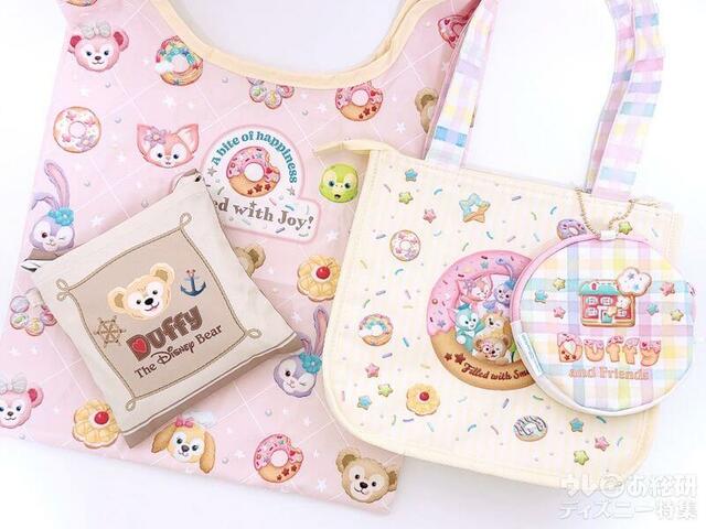 ダッフィー単独デザインの折り畳みバッグと同じ生地です